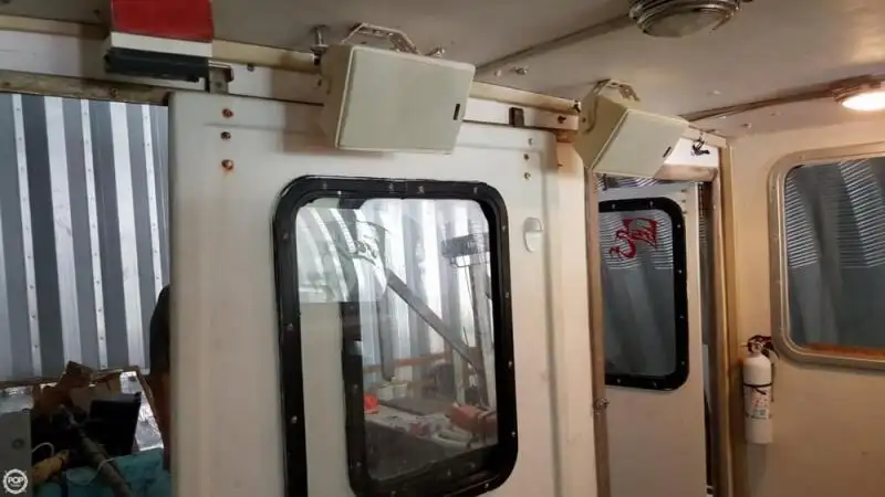 Tàu kéo lưới để bán
