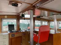 Tàu du lịch để bán