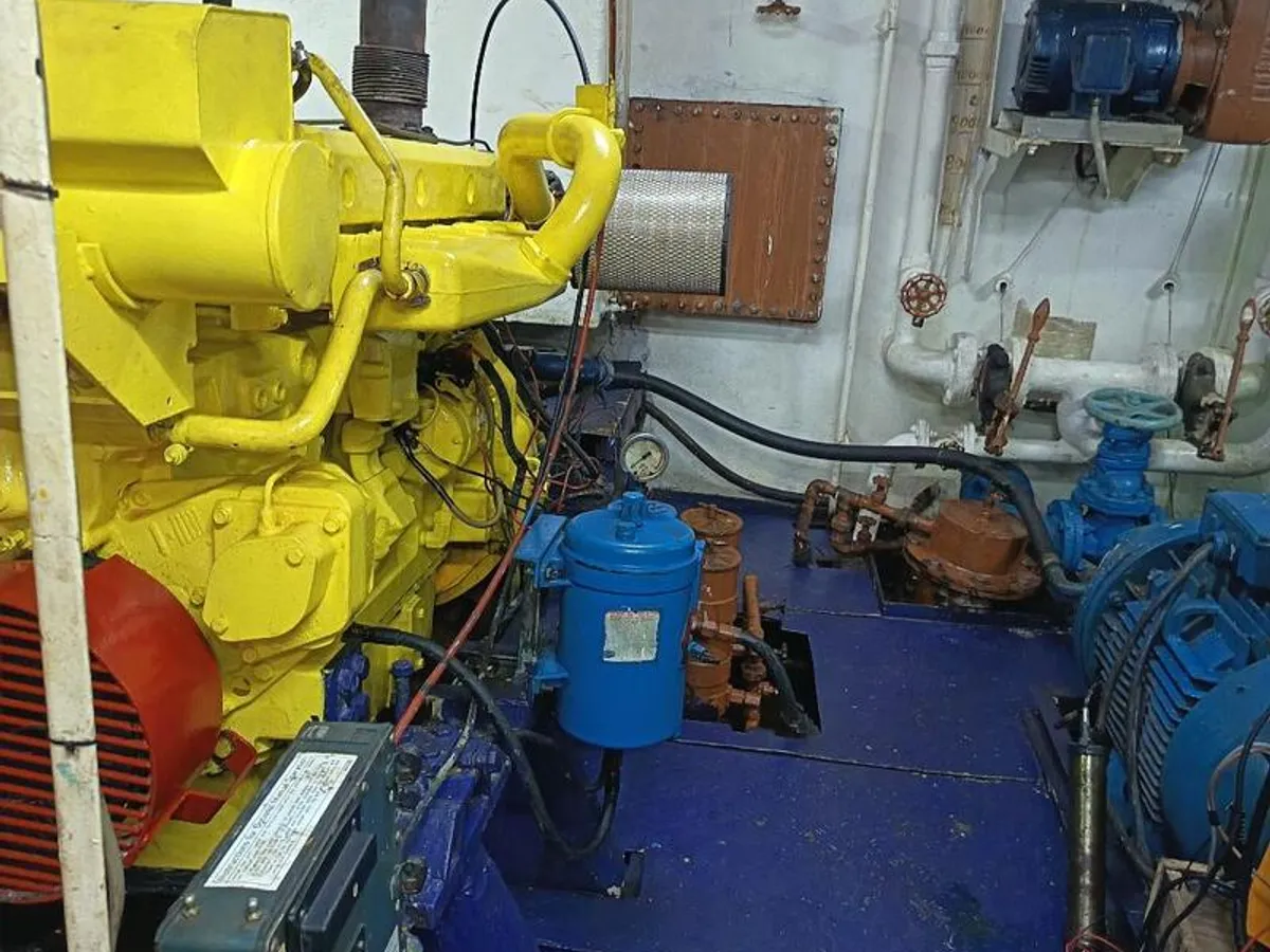 Tàu cung cấp để bán