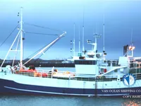 Tàu kéo lưới để bán