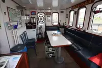 Tàu du lịch để bán