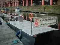 Tàu container rao bán