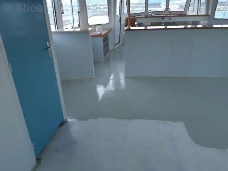 Tàu hỗ trợ lặn để bán