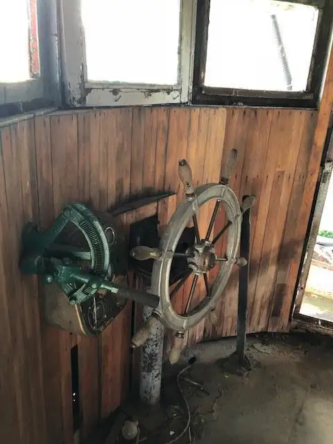 Tàu kéo để bán