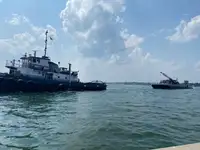 Tàu kéo để bán