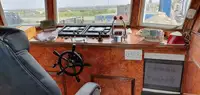 Tàu làm việc để bán