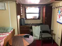 Tàu kéo lưới để bán