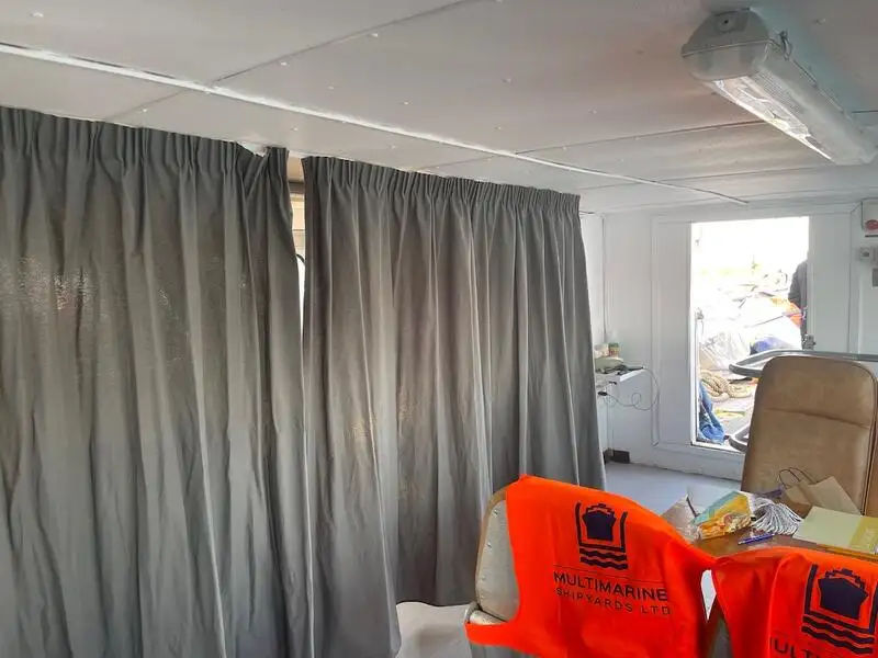 Tàu container để bán