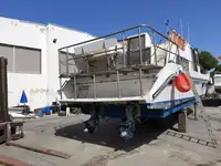 Tàu chở thủy thủ đoàn để bán