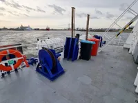 Tàu chở thủy thủ đoàn để bán