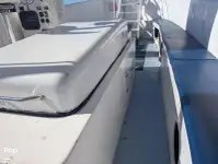 Tàu chở khách và hàng hóa để bán