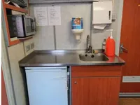 Tàu làm việc để bán