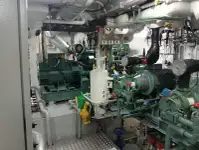 Tàu kéo lưới để bán