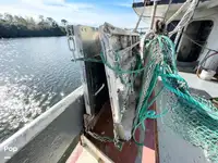 Tàu kéo lưới để bán