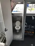 Tàu chở thủy thủ đoàn để bán