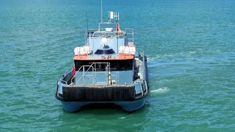 Tàu container để bán