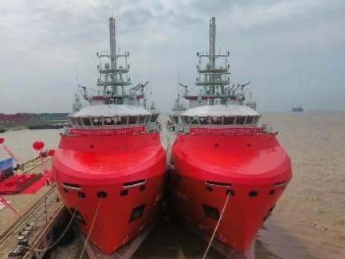 Tàu dịch vụ và tàu ngoài khơi để bán