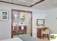 Tàu du lịch để bán