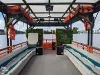 Tàu du lịch để bán