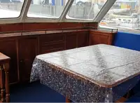 Tàu du lịch để bán