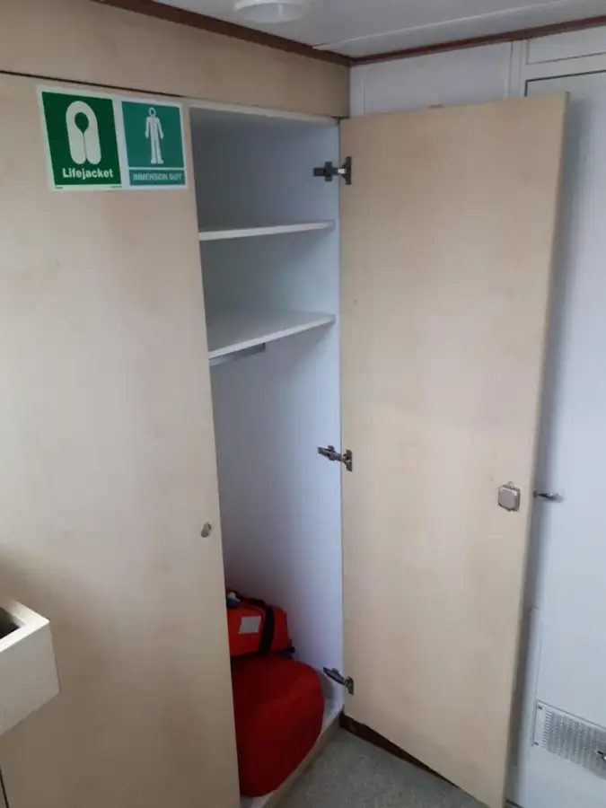 Tàu kéo để bán