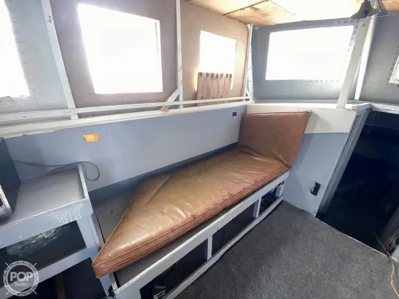 Tàu kéo lưới để bán