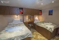 Tàu du lịch để bán