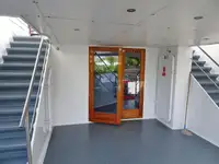 Tàu du lịch để bán