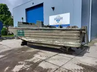 Tàu làm việc để bán