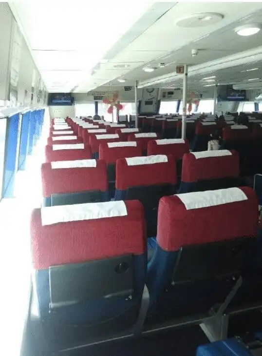 Tàu du lịch để bán