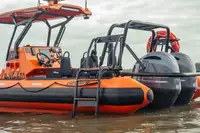 Tàu container để bán