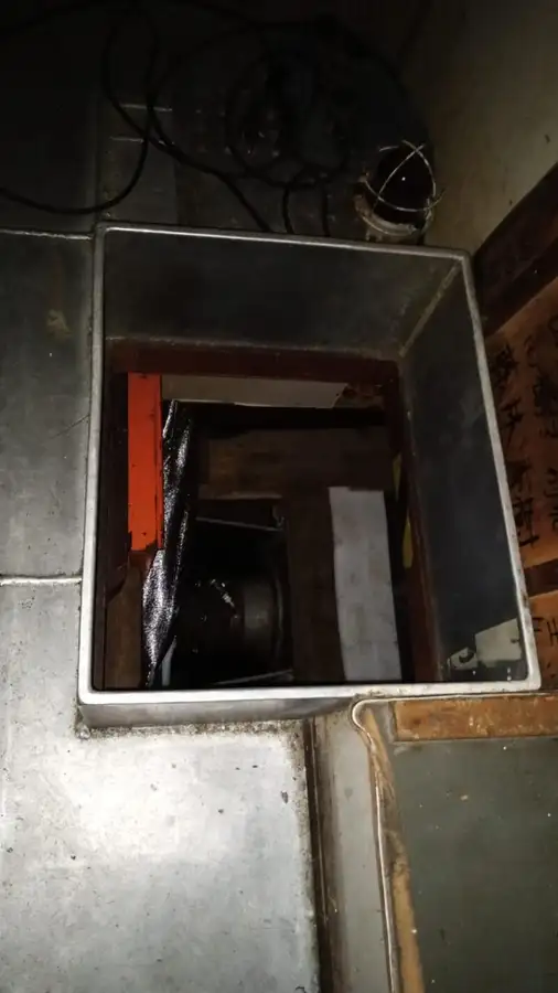 Tàu kéo lưới để bán