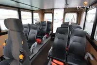 Tàu chở thủy thủ đoàn để bán