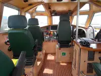Tàu dẫn đường để bán