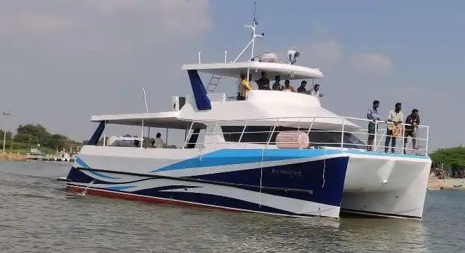 Tàu chở khách để bán