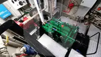 Tàu chở cá sống để bán