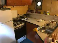 Tàu làm việc để bán