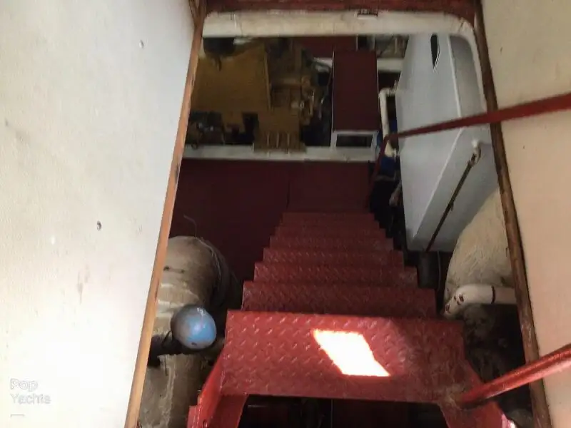 Tàu kéo lưới để bán