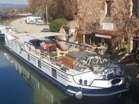 Xà lan rao bán