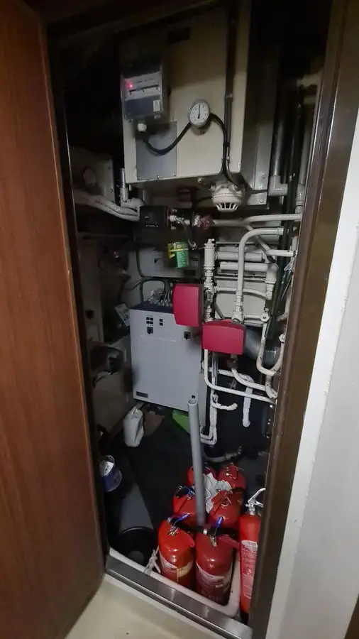 Tàu cung cấp để bán
