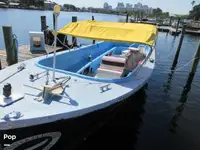 Tàu chở khách và hàng hóa để bán