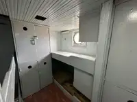 Tàu kéo lưới để bán