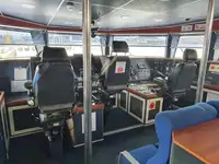 Tàu du lịch để bán