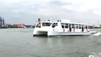 Tàu hai thân để bán