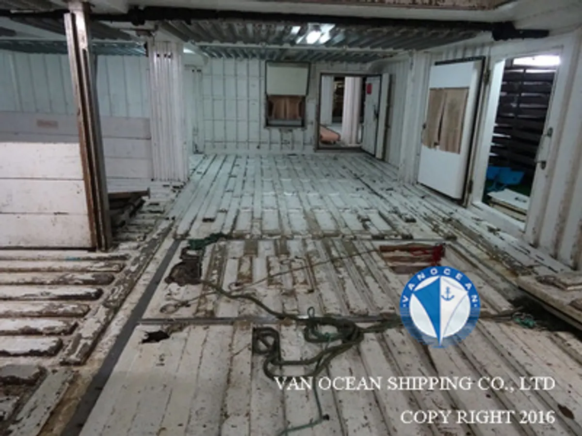 Tàu kéo lưới để bán