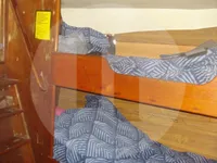 Tàu chở cá sống để bán
