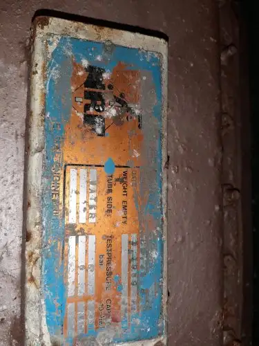 Tàu kéo lưới để bán