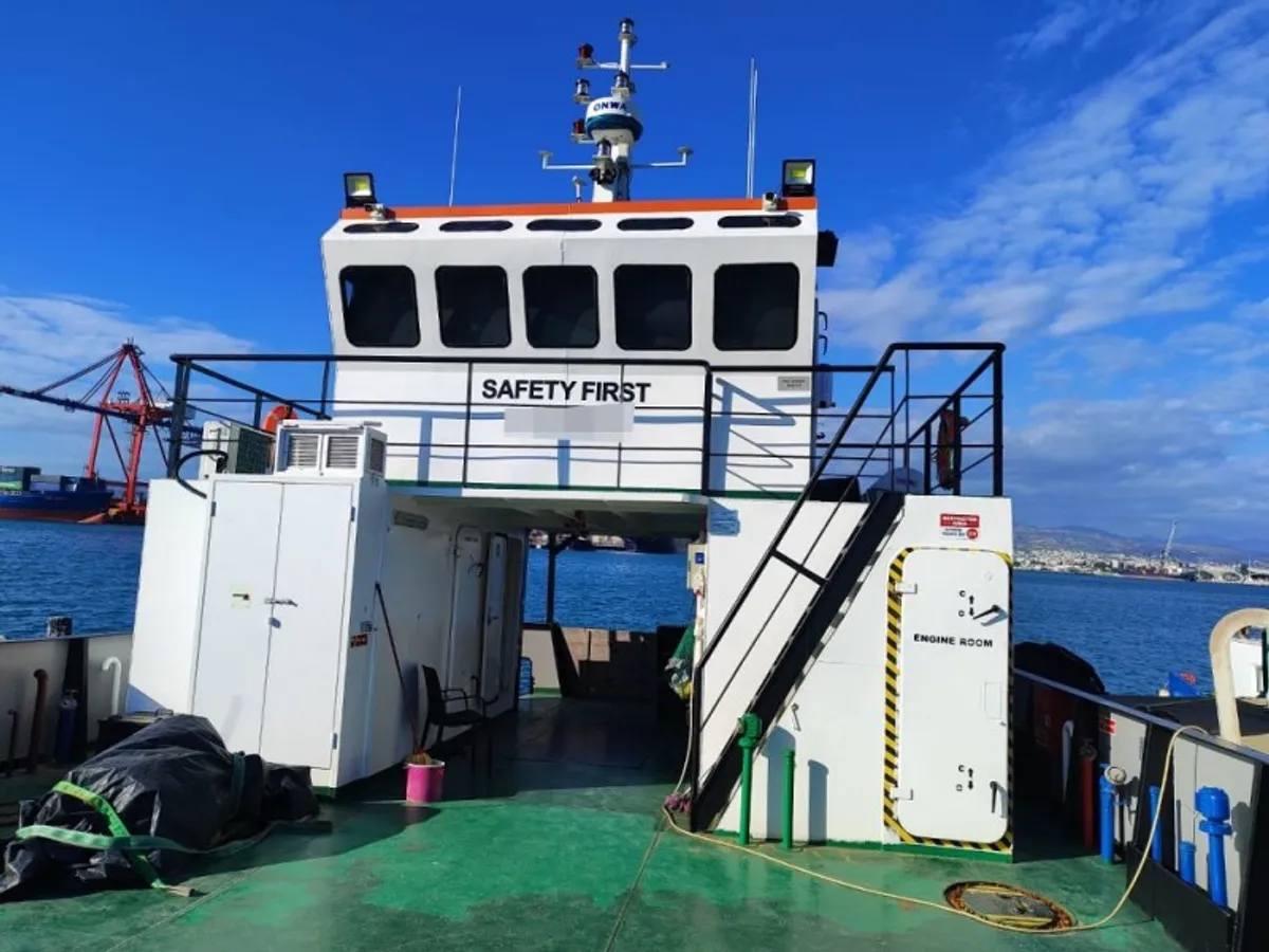 Tàu container để bán