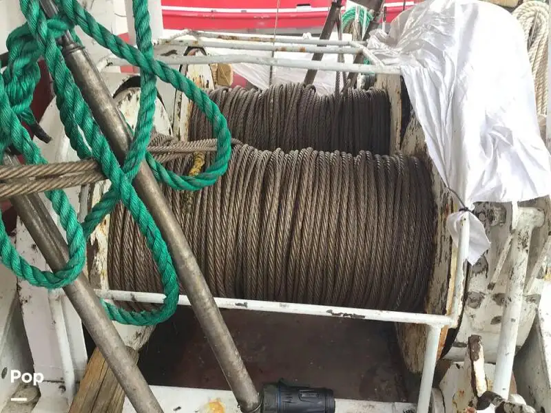 Tàu kéo lưới để bán