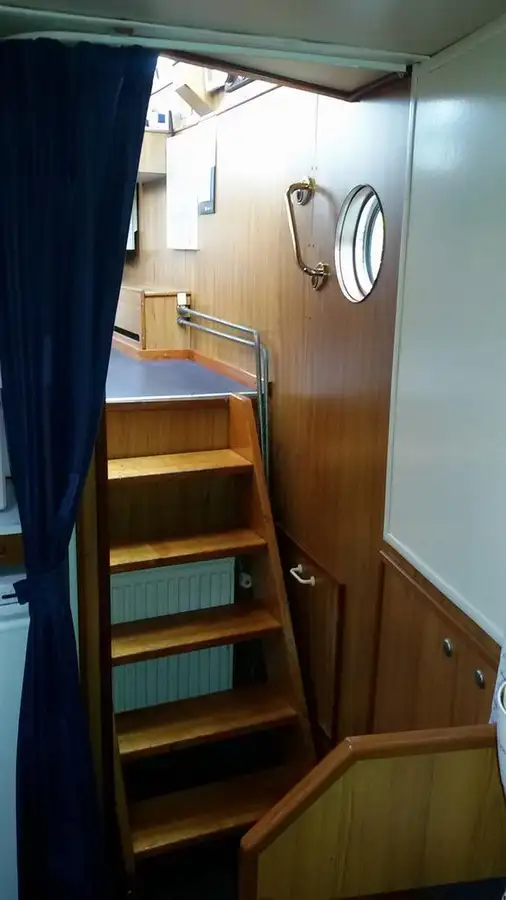 Tàu tuần tra để bán